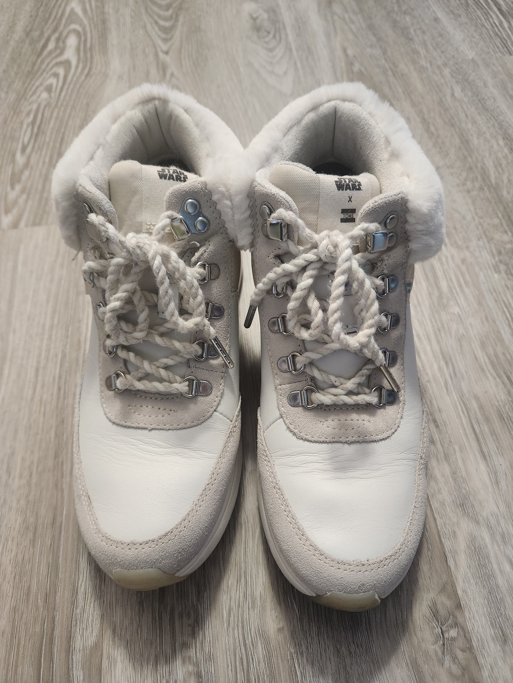 TOMS STARWARS White Faux Fur Lined Leather Sneakers
